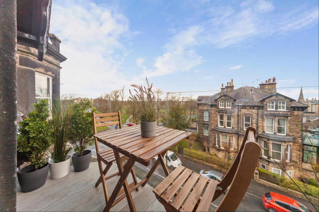Park Avenue, Harrogate HG2 3 bed duplex for sale £600,000