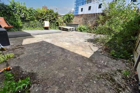 9 Marble Close, London, W3 8HD