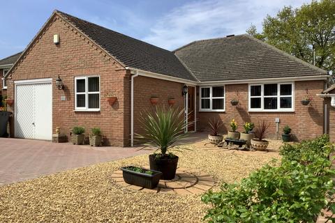 3 bedroom bungalow for sale, Hall Wood Close, Swadlincote, DE11