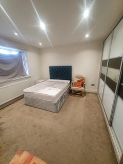 3 bedroom semi-detached house to rent, Newlyn Close, Uxbridge, Greater London, UB8