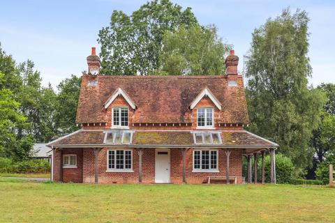 4 bedroom detached house to rent, Hamptworth, Salisbury, Wiltshire, SP5