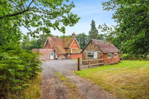 4 bedroom detached house to rent, Hamptworth, Salisbury, Wiltshire, SP5