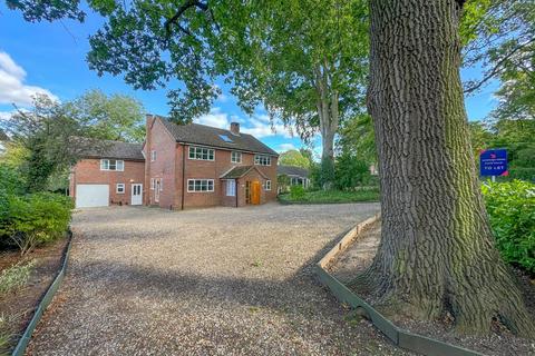 4 bedroom detached house to rent, Duchess Drive, Newmarket, Suffolk, CB8