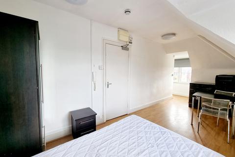 undefined, Burnside Road Room 6 Dagenham RM8 1XD