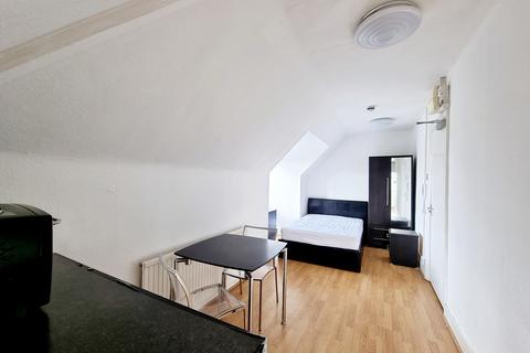 undefined, Burnside Road Room 6 Dagenham RM8 1XD