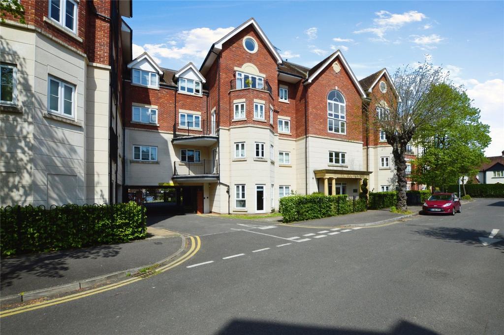 Rosemount Avenue, West Byfleet... 2 bed apartment £1,600 pcm (£369 pw)