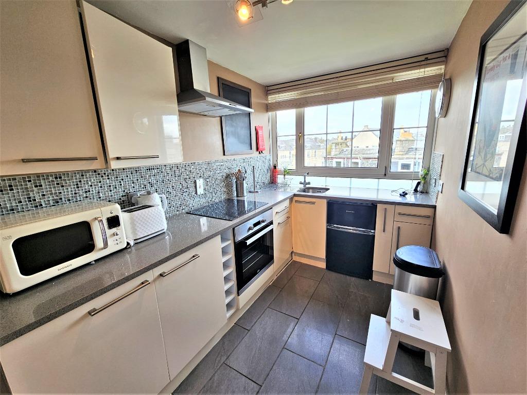 Bank Street, Ferryhill, Aberdeen, AB11 2 bed flat to rent £750 pcm (£173 pw)