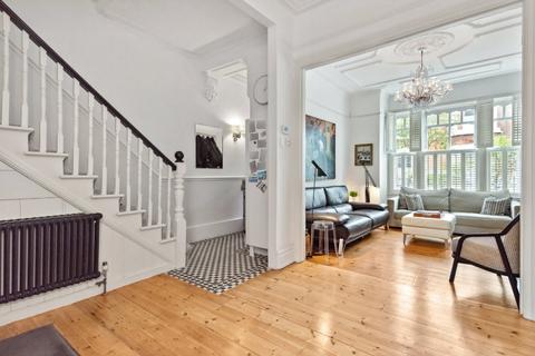 4 bedroom end of terrace house for sale - Manchuria Road, London, SW11