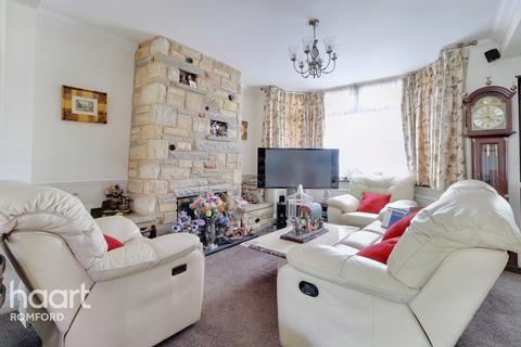 3 bedroom terraced house for sale, Gorseway, Romford, RM7 0SD