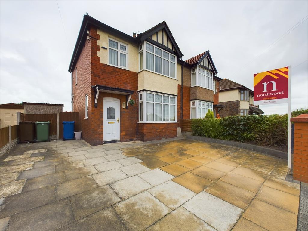 Latham Lane, Kitt Green, Wigan, WN5 3 bed semidetached house £225,000