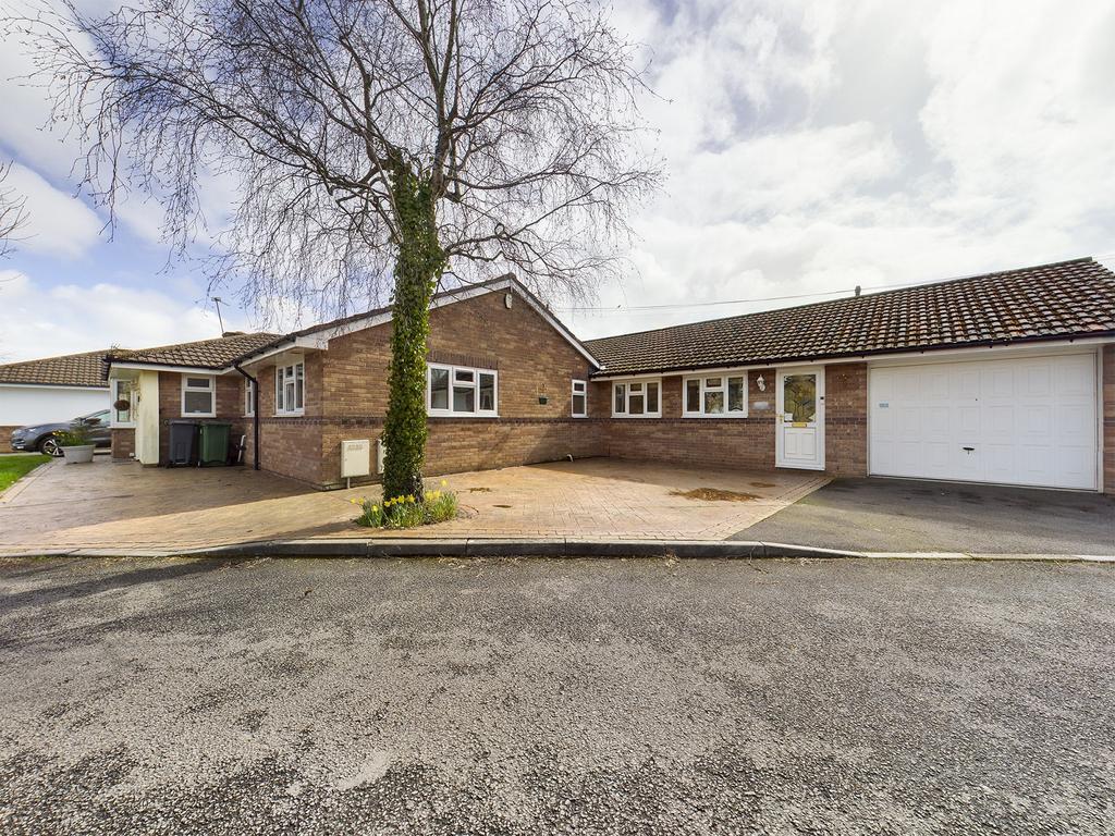 Silver Birch Close, Whitchurch, Cardiff. CF14 3 bed detached bungalow