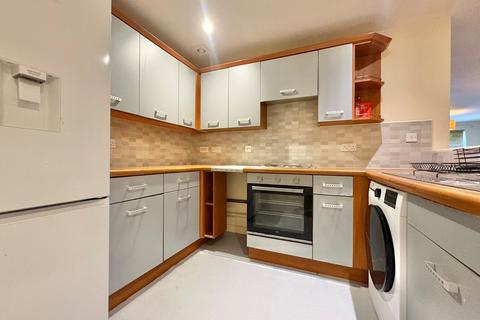 4 bedroom flat to rent, Abbots Mews, Burley, Leeds, LS4