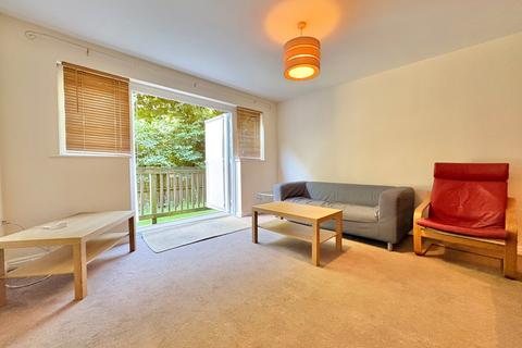 4 bedroom flat to rent, Abbots Mews, Burley, Leeds, LS4