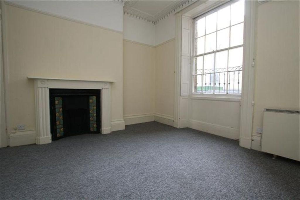 Flat 1, 8 Cambray Place, Cheltenham... 1 bed apartment £725 pcm (£167 pw)