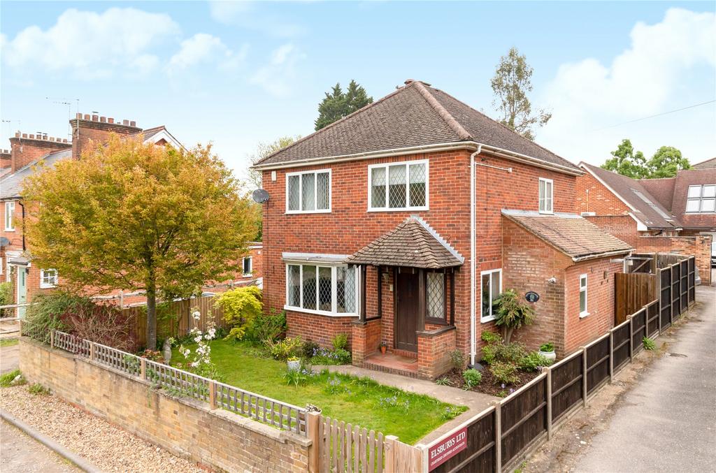 Heath Hill Road South, Crowthorne, Berkshire, RG45 3 bed detached house