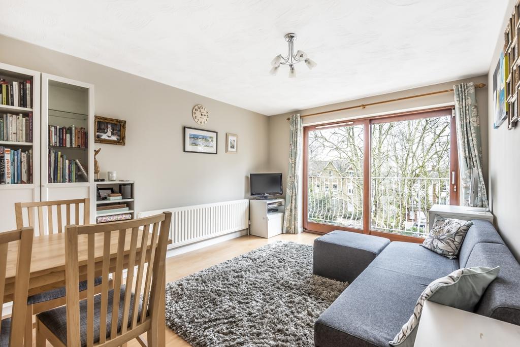 Brackley Road Beckenham BR3 1 bed flat £1,300 pcm (£300 pw)