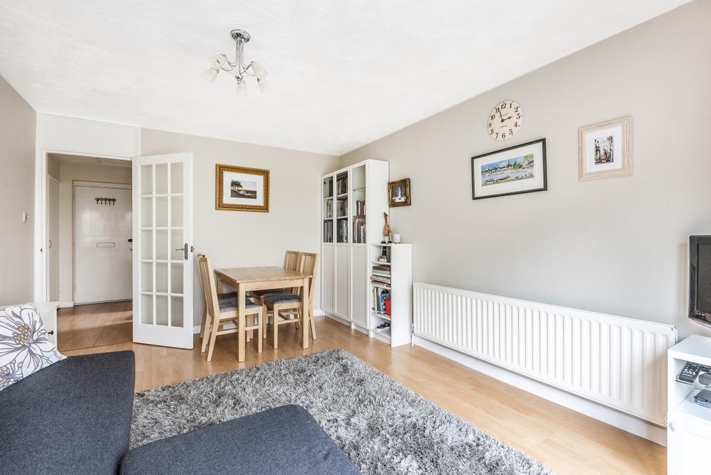 Brackley Road Beckenham BR3 1 bed flat £1,300 pcm (£300 pw)