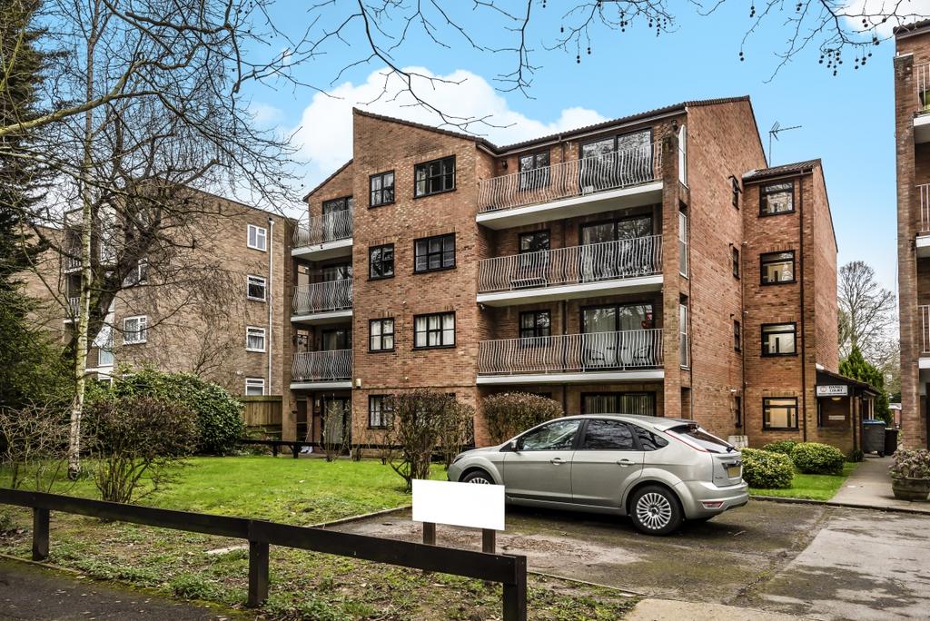 Brackley Road Beckenham BR3 1 bed flat £1,300 pcm (£300 pw)