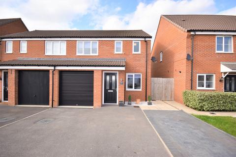 3 bedroom semi-detached house to rent, Peake Close, Sleaford, NG34