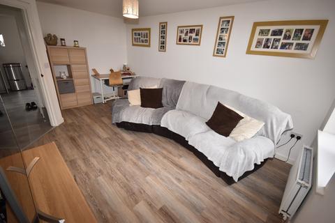 3 bedroom semi-detached house to rent, Peake Close, Sleaford, NG34