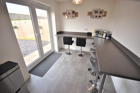 3 bedroom semi-detached house to rent, Peake Close, Sleaford, NG34