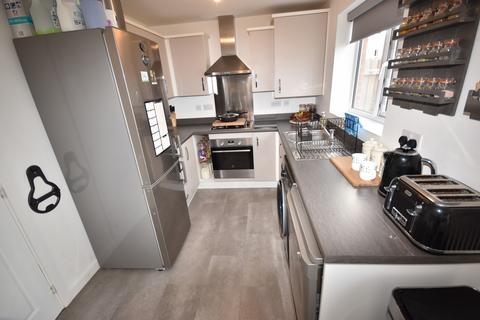 3 bedroom semi-detached house to rent, Peake Close, Sleaford, NG34