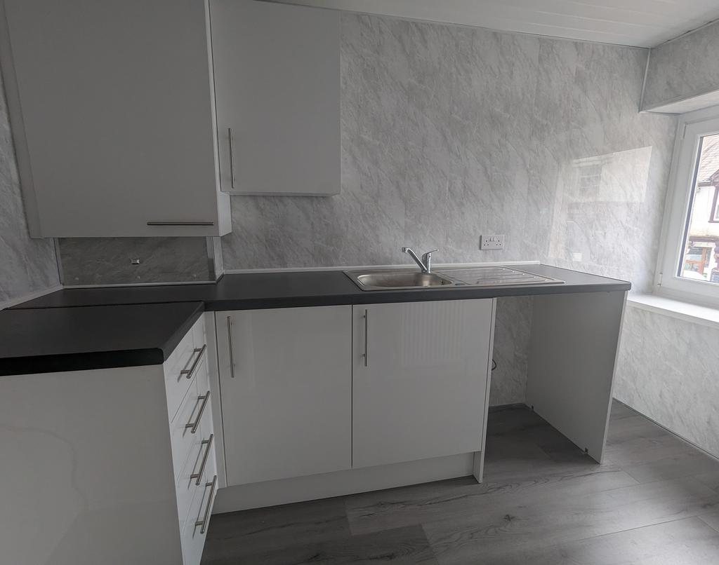 New Road, Skewen, Neath, Neath Port... 2 bed flat £650 pcm (£150 pw)