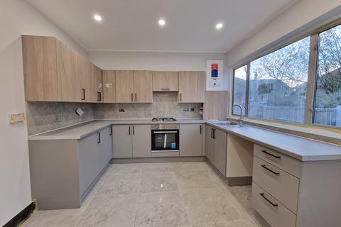 3 bedroom detached house to rent, Oldberry Road, Edgware HA8