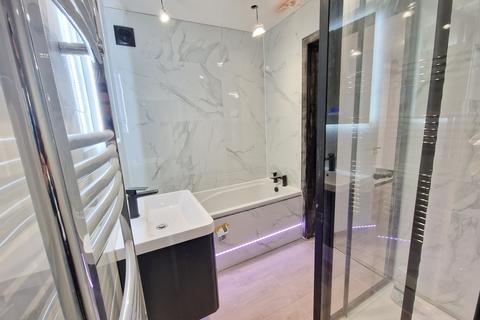 3 bedroom detached house to rent, Oldberry Road, Edgware HA8