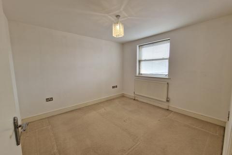 1 bedroom flat to rent, High Street, Waltham Cross EN8