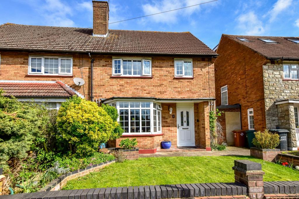 Gable Close, Abbots Langley, Herts, WD5 3 bed semi-detached house - £ ...