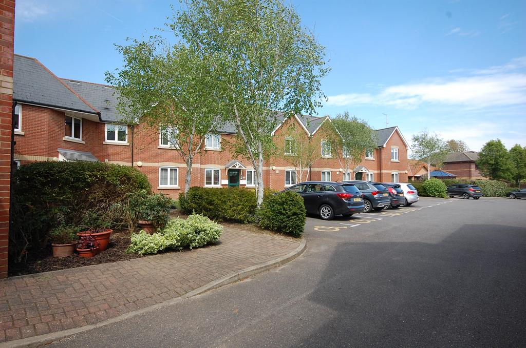 Bakers Court tree lined grounds