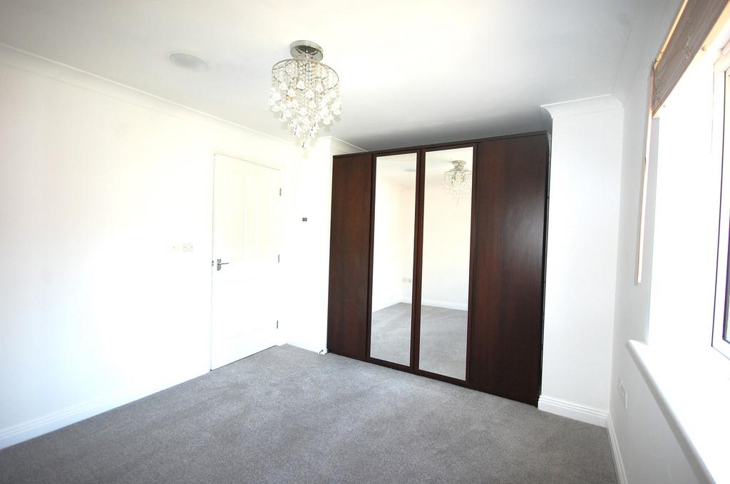 Fitted wardrobes to Bedroom One