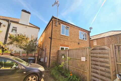3, Ashley Court Staines Road, Wraysbury, Staines-upon-thames, TW19 5BS
