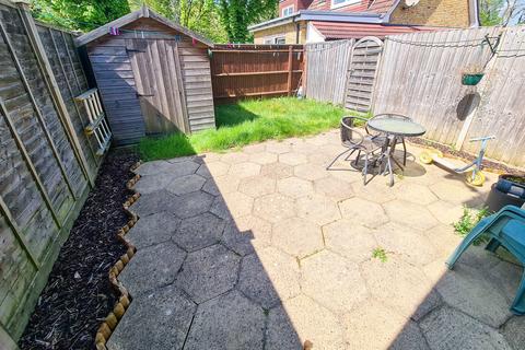 3, Ashley Court Staines Road, Wraysbury, Staines-upon-thames, TW19 5BS