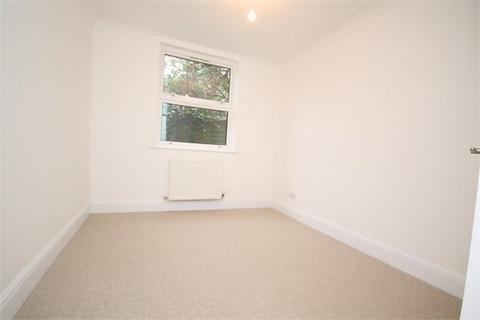2 bedroom flat to rent, Belton Road, Willesden Green