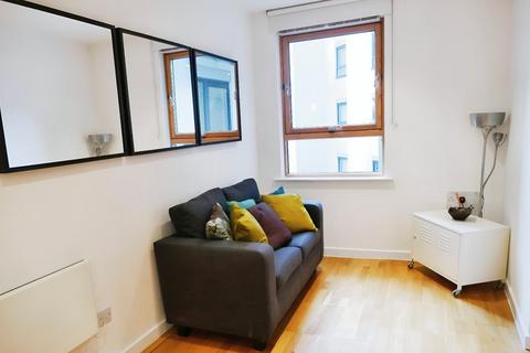 1 bedroom flat to rent, Gateway East, Marsh Lane, Leeds, UK, LS9