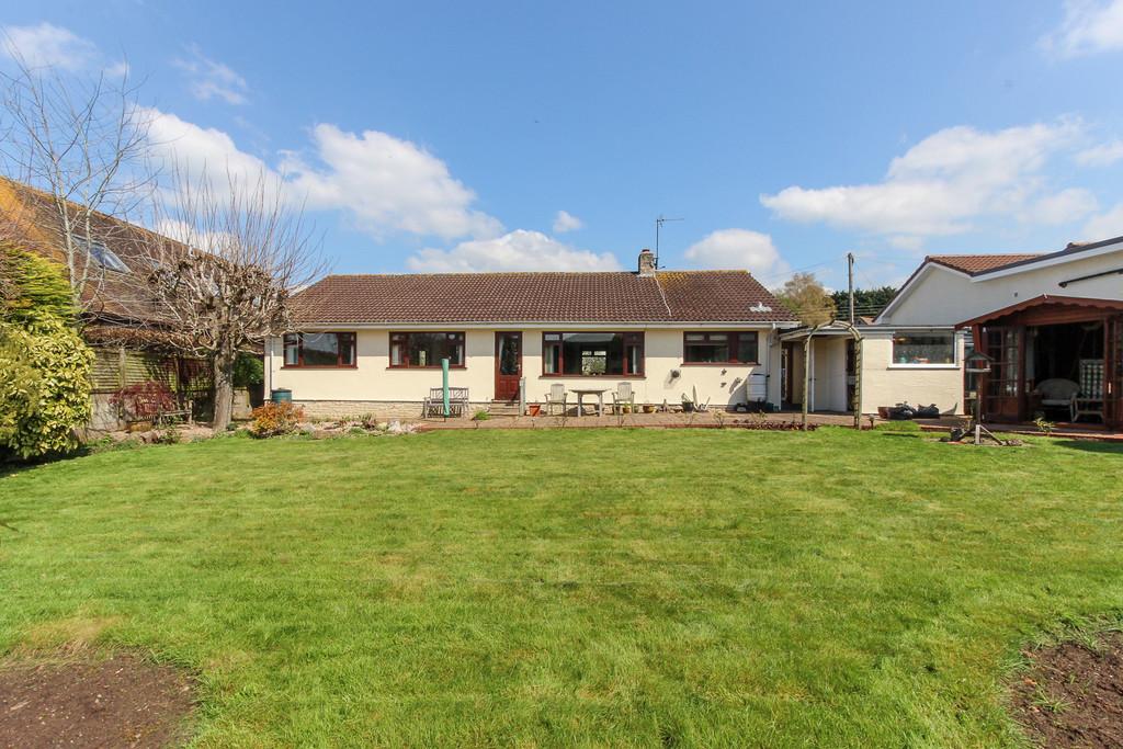 Wrington Road, Congresbury 4 bed detached bungalow £525,000