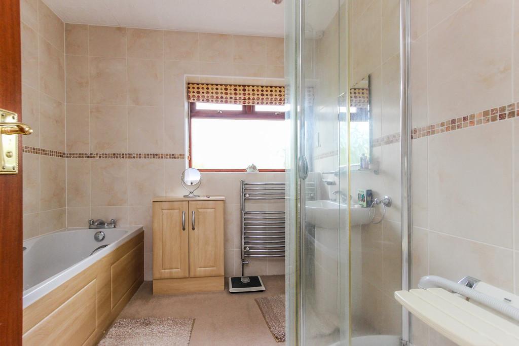 Bath/shower room