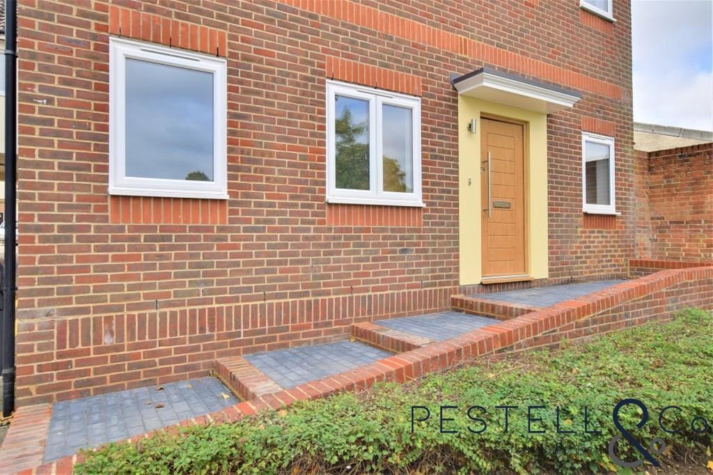 Twyford Court, Great Dunmow 2 bed apartment £1,400 pcm (£323 pw)