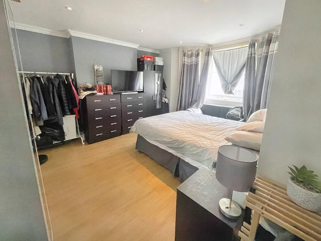 Devonport Road, London W12 1 bed in a flat share £899 pcm (£207 pw)