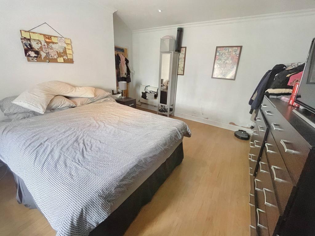 Devonport Road, London W12 1 bed in a flat share £899 pcm (£207 pw)