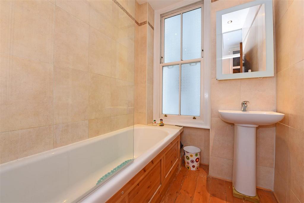 Kenilworth Court, Lower Richmond Road, Putney 2 bed apartment £2,250