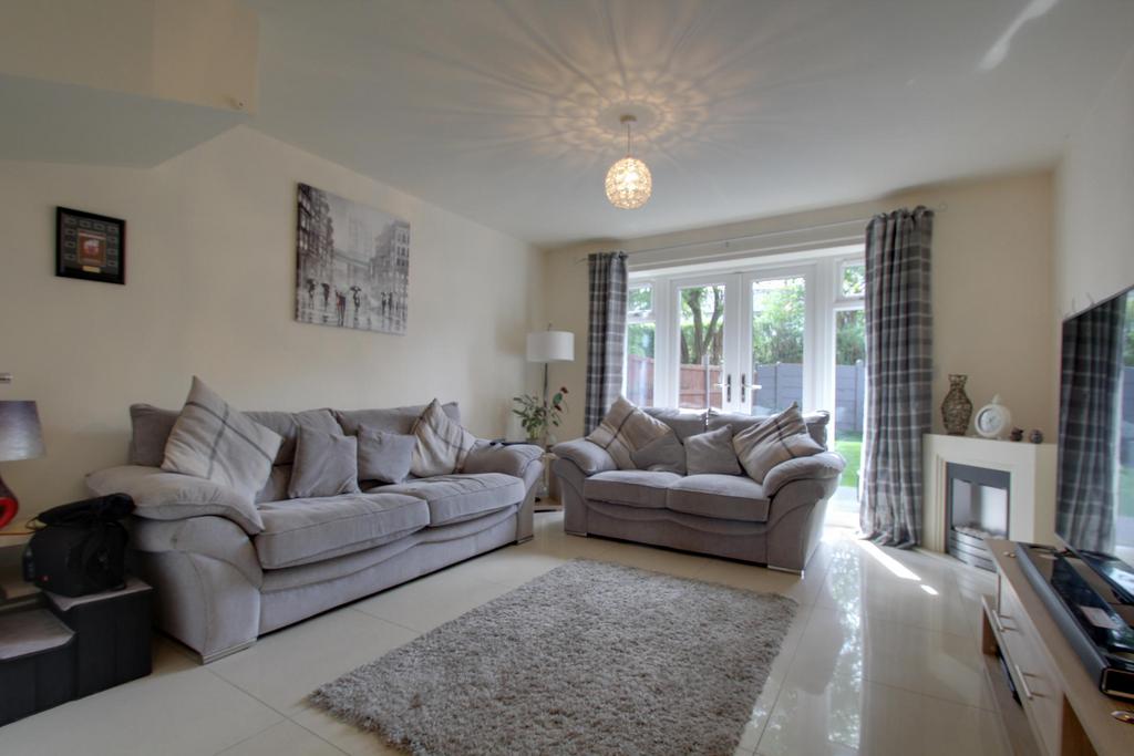 Parkes Hall Road, Dudley 3 bed terraced house £875 pcm (£202 pw)