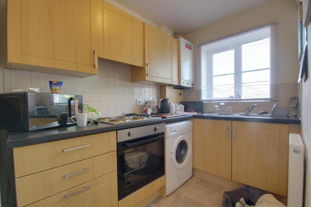 Parkes Hall Road, Dudley 3 bed terraced house £875 pcm (£202 pw)