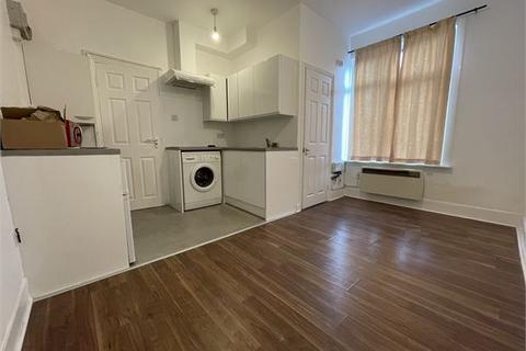 Studio to rent, Brownhill Road, Catford, London,