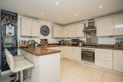 3 bedroom semi-detached house for sale, Treetops Way, Heathfield