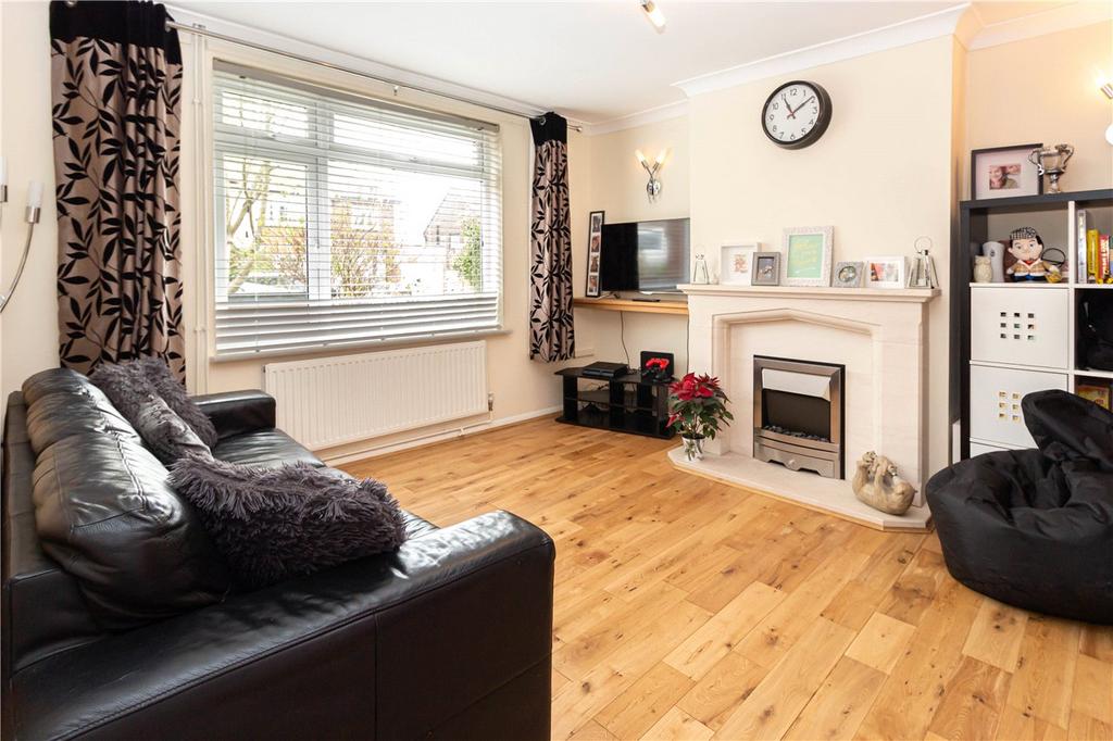 Springfield Crescent, Harpenden, Hertfordshire 3 bed semidetached