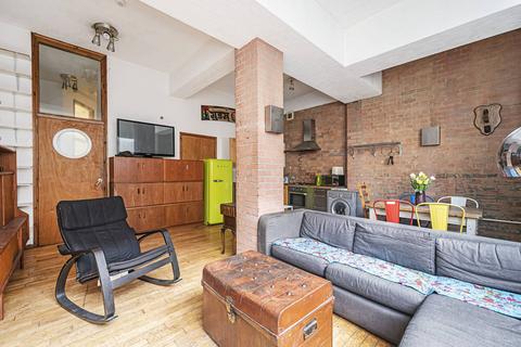 Flat 2, 54 Cavell Street, London, E1 2HP