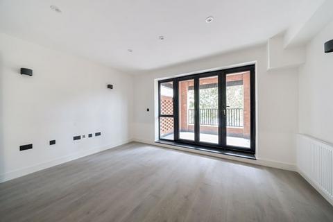 2 bedroom apartment for sale - Maple House, Woodcote Drive, West Purley